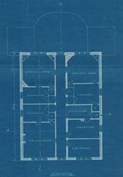 <p>Op de rechthoekige verdieping (zonder tuinkamer en zijvertrekken) zet de indeling met middengang zich voort. Volgens de plattegrond bevonden zich hier een drietal slaapkamers, drie kapelaanskamers en twee logeerkamers. (NL-ZuRAZ, 0145_2742_3_01)</p>
